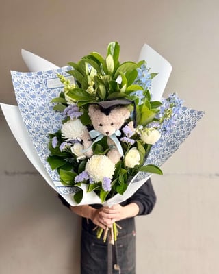 Elegant Graduation Flower Bouquet 
